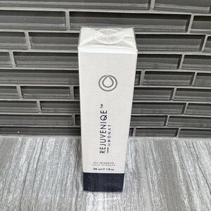Rejuveniqe Oil Intensive - Black and White